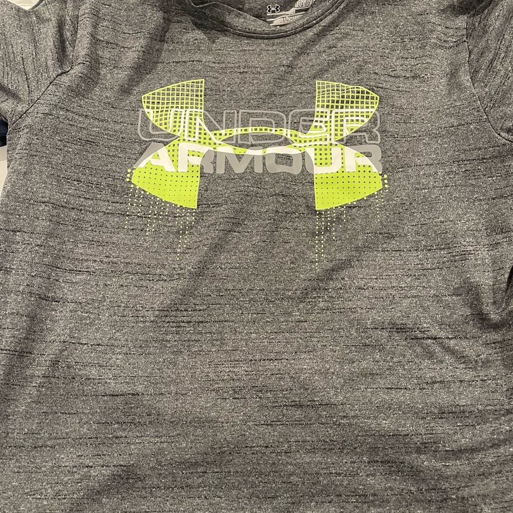 Boys youth under armour size large moisture wicking shirts bundle pack - Picture 4 of 6
